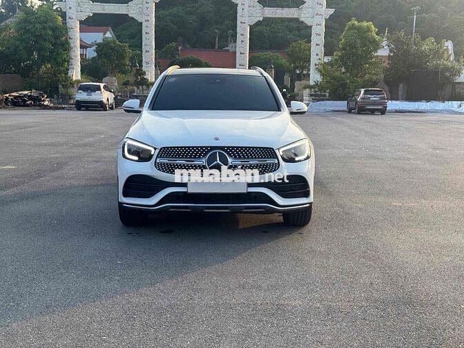 Mercedes-Benz GLC 300 Trắng 5 chỗ