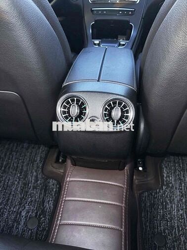 Mercedes-Benz GLC 300 Trắng 5 chỗ