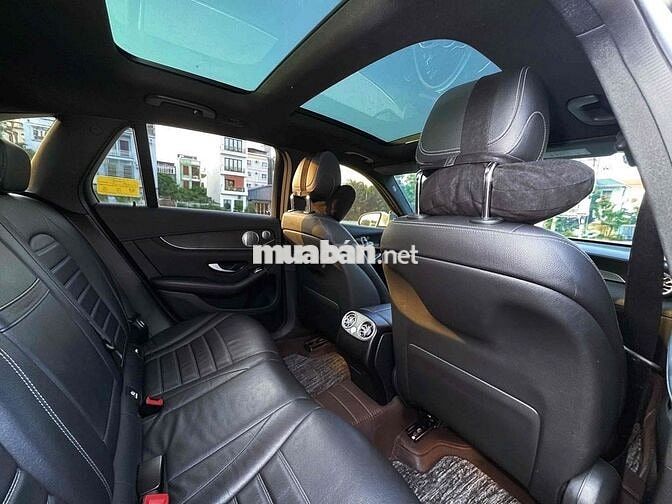 Mercedes-Benz GLC 300 Trắng 5 chỗ