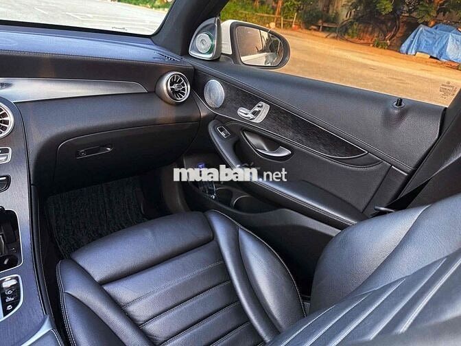 Mercedes-Benz GLC 300 Trắng 5 chỗ