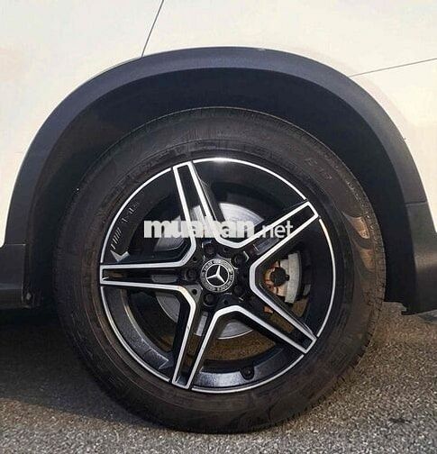 Mercedes-Benz GLC 300 Trắng 5 chỗ