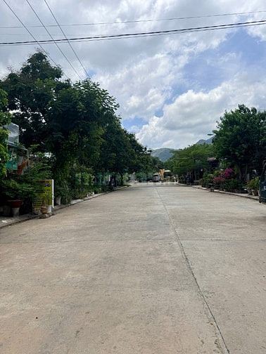 cần bán lô góc đất thổ cư DT84m2 đường ôtô thông-cách biển 3km-