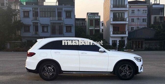Mercedes-Benz GLC 300 Trắng 5 chỗ