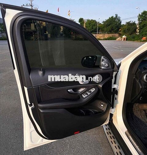 Mercedes-Benz GLC 300 Trắng 5 chỗ