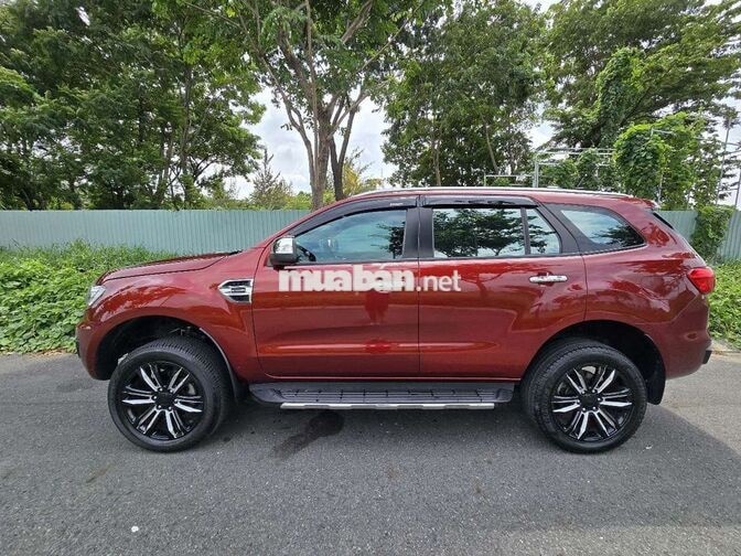 Ford Everest Titanium 4x4 Dầu Tự động 7 chỗ