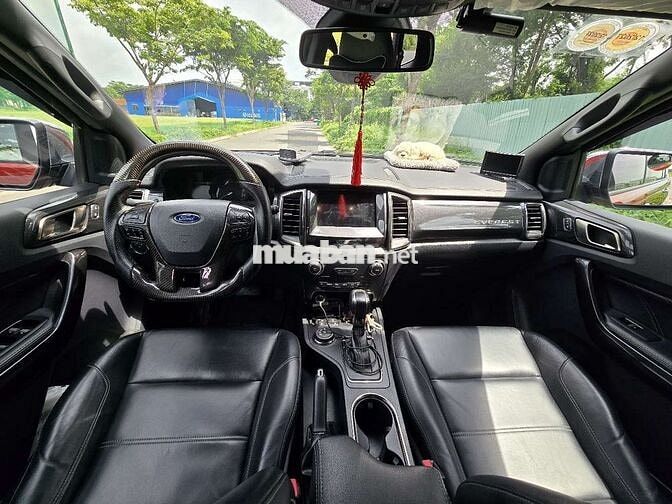 Ford Everest Titanium 4x4 Dầu Tự động 7 chỗ