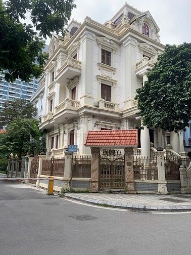 Bán Đất biệt thự Vườn Đào 179m2 mặt tiền 11m xây được 8 tầng 470tr