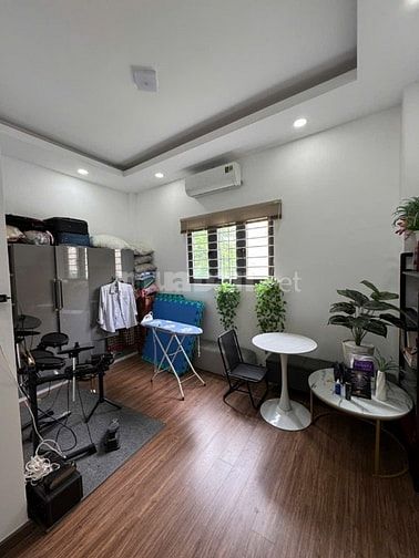 Nhà bán mới đẹp , vào ở ngay không cần sửa chữa .