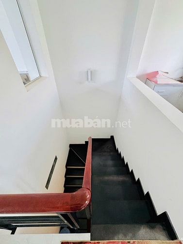 Nhà bán mới đẹp , vào ở ngay không cần sửa chữa .