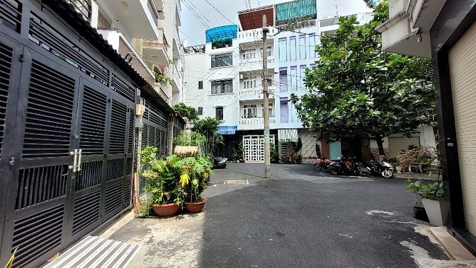 Nhà bán mới đẹp , vào ở ngay không cần sửa chữa .