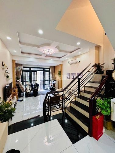 Nhà bán mới đẹp , vào ở ngay không cần sửa chữa .