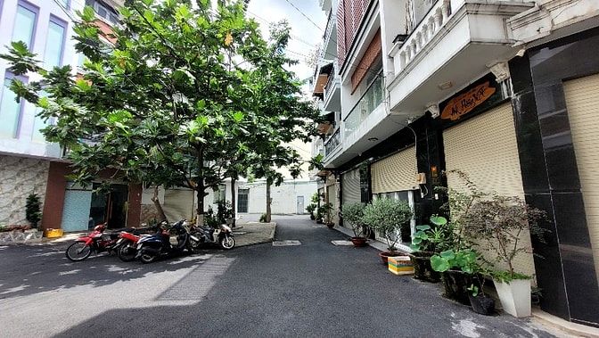 Nhà bán mới đẹp , vào ở ngay không cần sửa chữa .