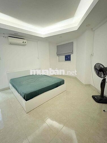 Cho thuê phòng ngủ lớn view Q1 full nội thất