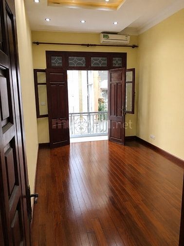 Cho thuê nhà đẹp, 4 tầng, 50m2, ô tô đỗ cửa đường Hoàng Văn Thái