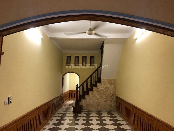 Cho thuê nhà đẹp, 4 tầng, 50m2, ô tô đỗ cửa đường Hoàng Văn Thái