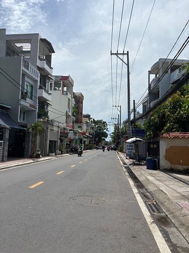 Bán nhà Quốc lộ 13 ngay Vạn Phúc city, 80m2, sân đỗ xe hơi, chỉ 7.3 tỷ
