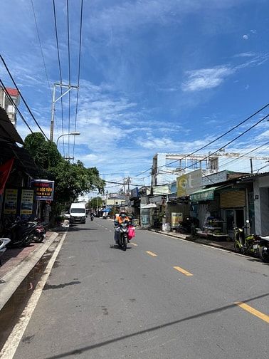 Bán nhà Quốc lộ 13 ngay Vạn Phúc city, 80m2, sân đỗ xe hơi, chỉ 7.3 tỷ
