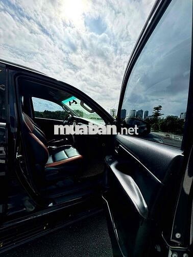 Toyota Fortuner 2019 Dầu Sàn Đen