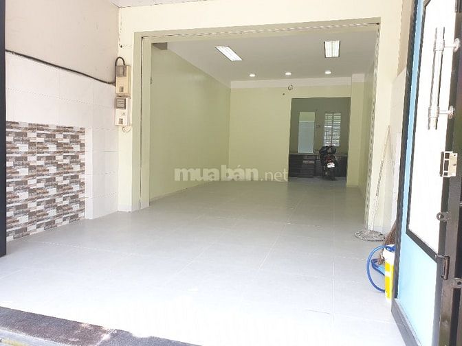 Cho thuê tầng trệt 4x20m mặt tiền Tạ Quang Bửu P5Q8. Nhà mới, sạch đẹp