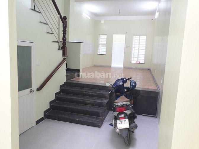 Cho thuê tầng trệt 4x20m mặt tiền Tạ Quang Bửu P5Q8. Nhà mới, sạch đẹp