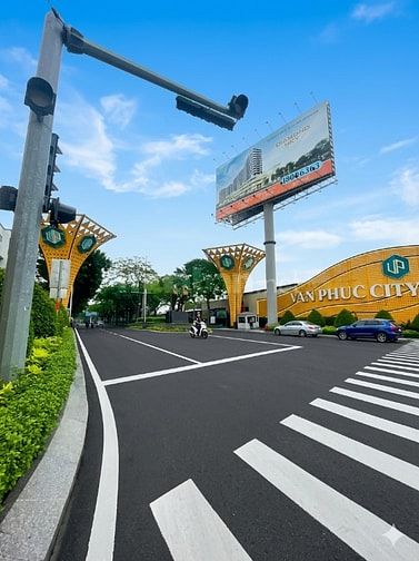 Bán nhà Quốc lộ 13 ngay Vạn Phúc city, 80m2, sân đỗ xe hơi, chỉ 7.3 tỷ