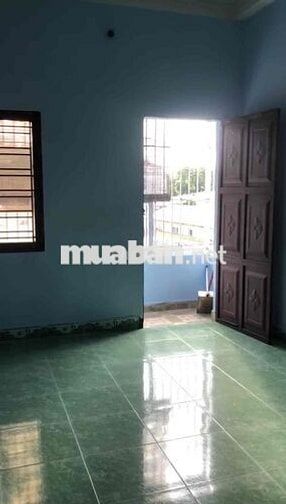 Phòng cách Sân Bay 2km rất rộng(30m2 ) và có Ban công