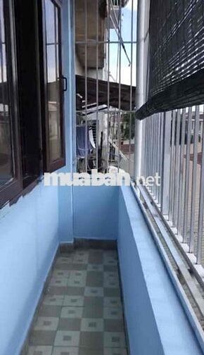 Phòng cách Sân Bay 2km rất rộng(30m2 ) và có Ban công