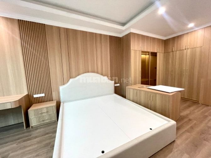 Hiếm Phân lô thang máy Lạc Long Quân, 52m, 8T, 20.5 tỷ