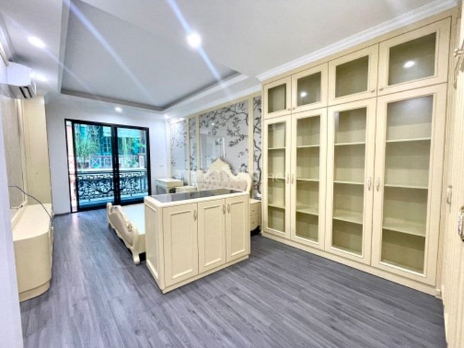 Hiếm Phân lô thang máy Lạc Long Quân, 52m, 8T, 20.5 tỷ