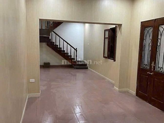 Cho Thuê Nhà Riêng gồm 3 Ngủ Phố Hàng Chuối