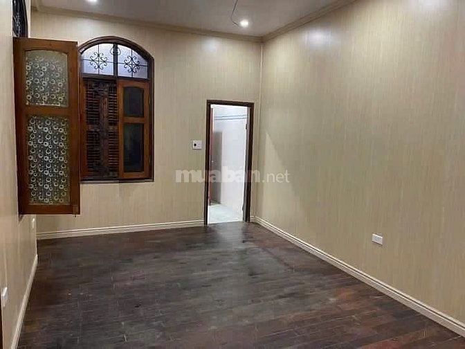 Cho Thuê Nhà Riêng gồm 3 Ngủ Phố Hàng Chuối