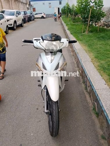 Honda Future FI Trắng Xăng