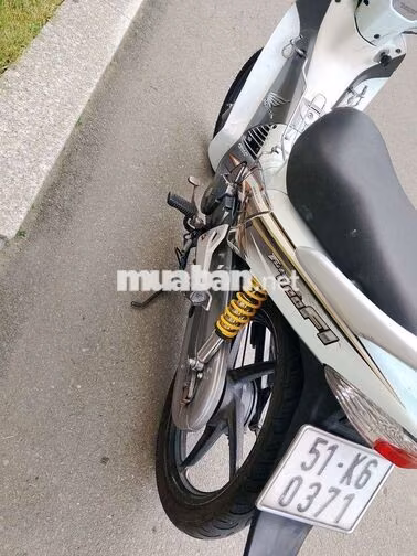 Honda Future FI Trắng Xăng