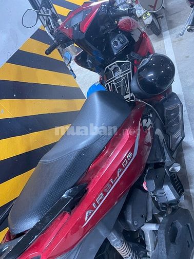  Cần bán Honda Air Blade màu đỏ đen, đăng ký 11/2022