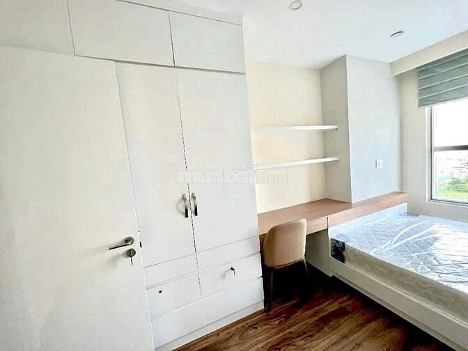 Chủ kẹt tiền bán gấp cc The Gold View - Q4 - 65m2 - 2pn2wc - 2,05 tỷ.