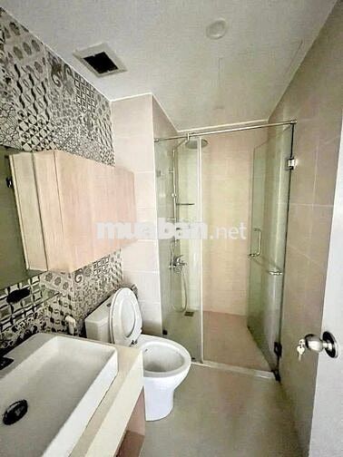 Chủ kẹt tiền bán gấp cc The Gold View - Q4 - 65m2 - 2pn2wc - 2,05 tỷ.