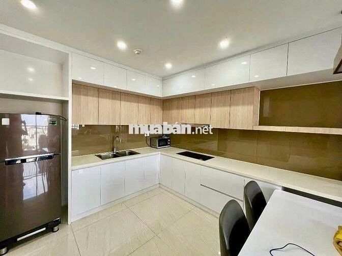 Chủ kẹt tiền bán gấp cc The Gold View - Q4 - 65m2 - 2pn2wc - 2,05 tỷ.