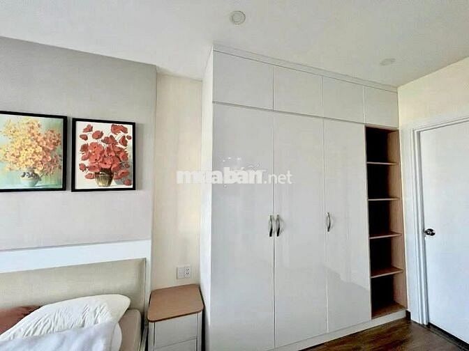 Chủ kẹt tiền bán gấp cc The Gold View - Q4 - 65m2 - 2pn2wc - 2,05 tỷ.