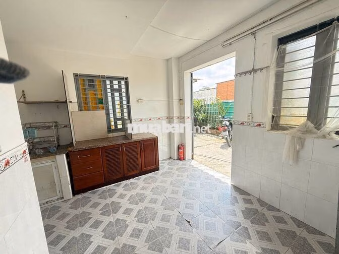 Phòng 25m2 mặt tiền hẻm 137  Ung Văn Khiêm gần D2, gác cao thẳng người