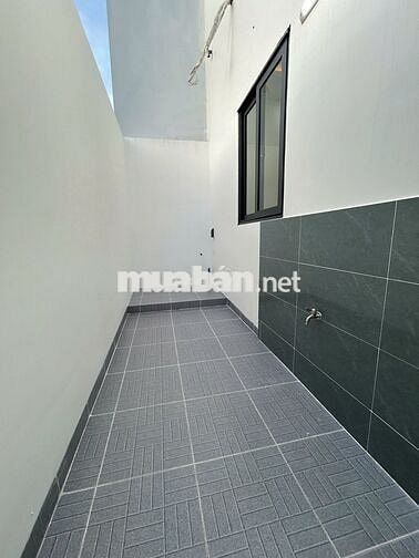 Nhà mới xây, gần Aone, Quảng Trường