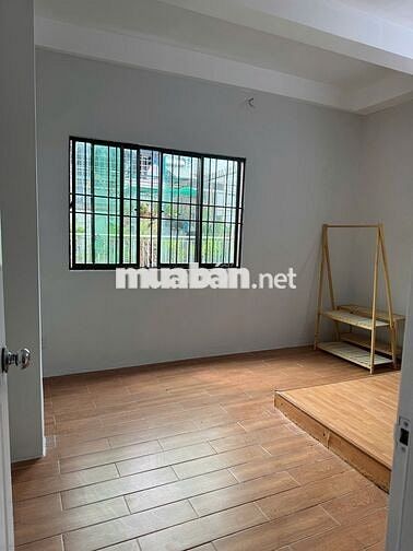 NHÀ MỚI SƠN SỬA 3PN HẺM XE HƠI BÀNH VĂN TRÂN 