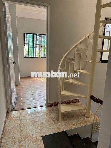 NHÀ MỚI SƠN SỬA 3PN HẺM XE HƠI BÀNH VĂN TRÂN 