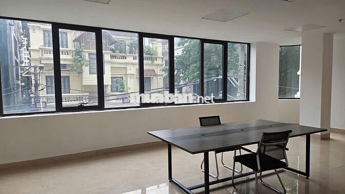 Cho thuê văn phòng dt 55m2, phòng vuông vắn, lô góc, cực thoáng