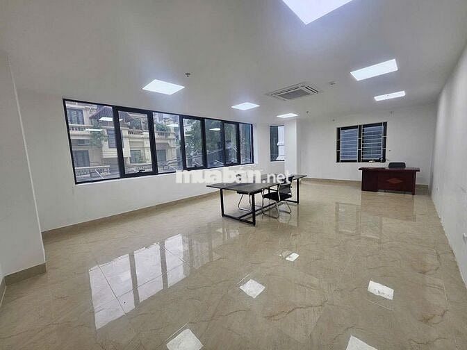 Cho thuê văn phòng dt 55m2, phòng vuông vắn, lô góc, cực thoáng