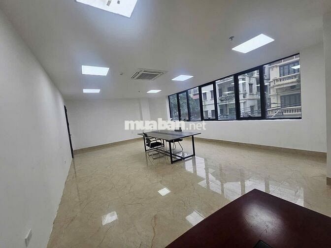 Cho thuê văn phòng dt 55m2, phòng vuông vắn, lô góc, cực thoáng