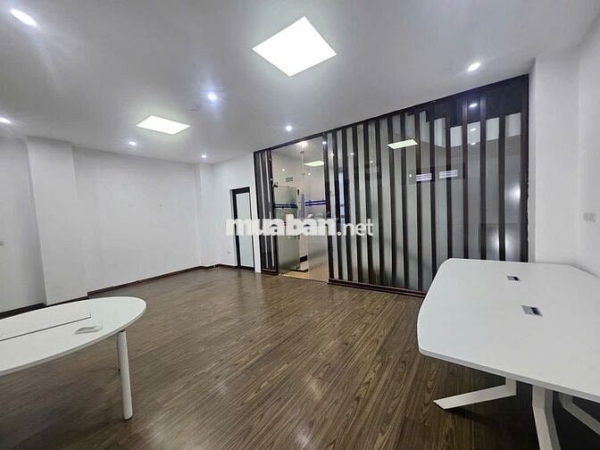 Chính chủ cho thuê văn phòng vuông vắn cực đẹp giá chỉ 8 triệu/tháng