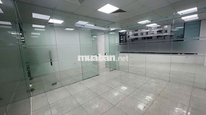 Chính chủ cho thuê văn phòng dt 110m2, mặt tiền 15m cực thoáng