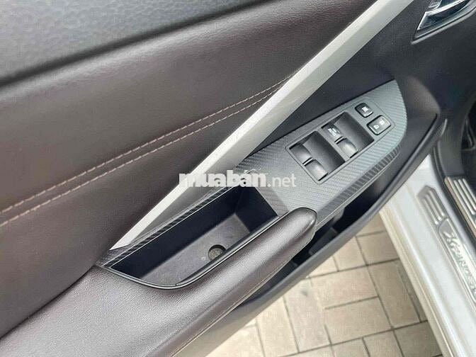 Mitsubishi Xpander 7 chỗ Số tự động Trắng