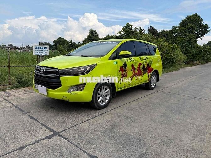 Toyota Innova 2017 Số sàn 7 chỗ Vàng chanh