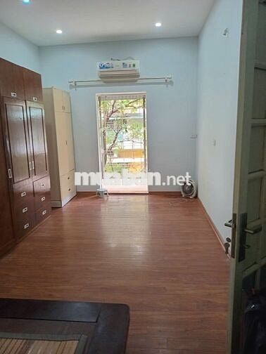 Chính chủ cần cho thuê gấp CHTT tầng 4 khu 7,2 Ha Vĩnh Phúc, Ba Đình.